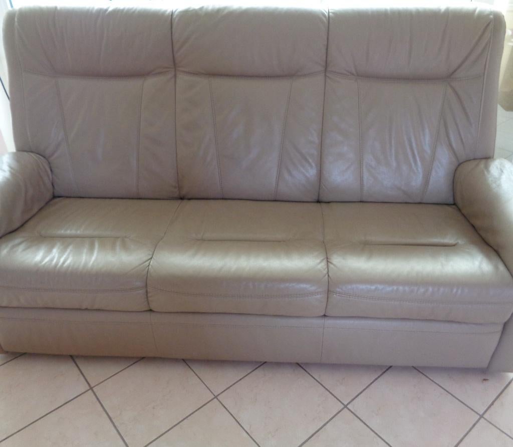 Canapé beige 3 places. GRATUIT, Maison & Meubles, Canapés | Salons, Utilisé, Banc droit, Trois personnes, Synthétique, Enlèvement