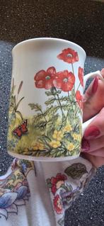 Vintage Crown Trent Poppies & Butterfly Lesley Hallas mok, Ophalen