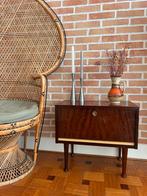 Jolie paire de tables de chevet / tables d'appoint 50/60, Maison & Meubles, Comme neuf, Enlèvement, Bois, 45 à 65 cm