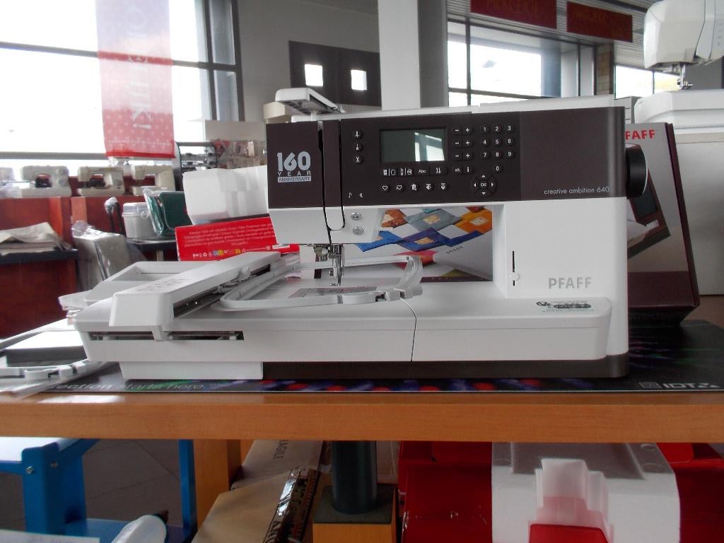 Topaanbieding Naai - borduurmachine, Hobby en Vrije tijd, Naaimachines en Toebehoren, Nieuw, Naaimachine, Pfaff, Ophalen