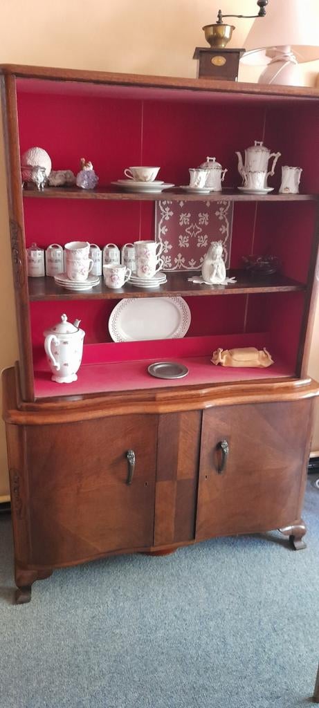 Vitrinekast, Ophalen