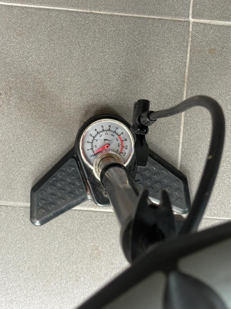 Fietspomp, Vélos & Vélomoteurs, Accessoires vélo | Pompes à vélo, Enlèvement, Manomètre, Utilisé
