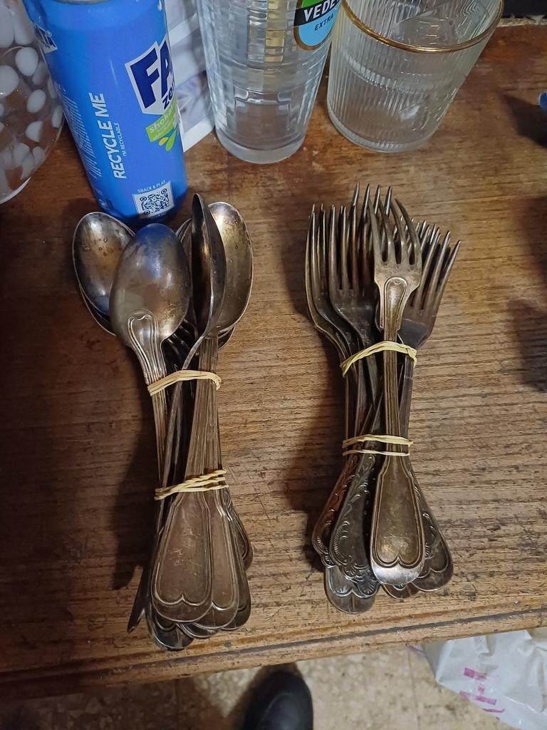 Couvert  metal argente, Enlèvement