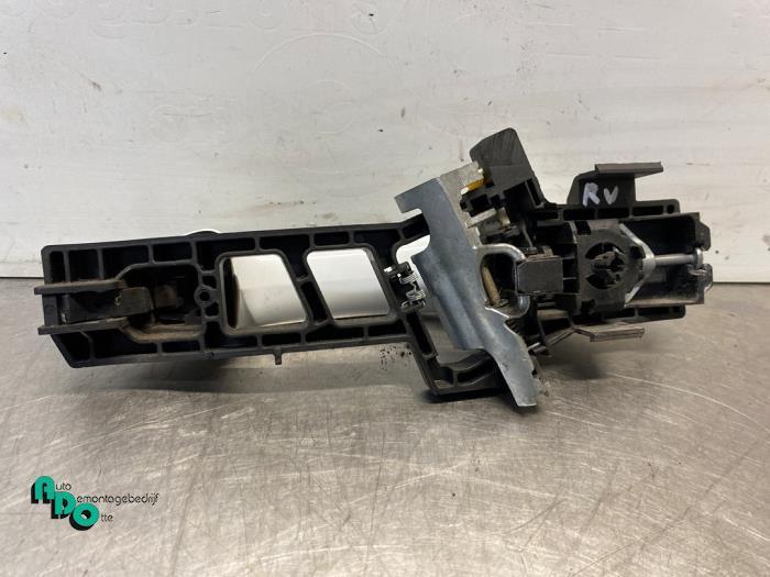 Poignée portière 2portes droite d'un Ford Fiesta (Fiesta 0, Autos : Pièces & Accessoires, Carrosserie & Tôlerie, Ford, Utilisé