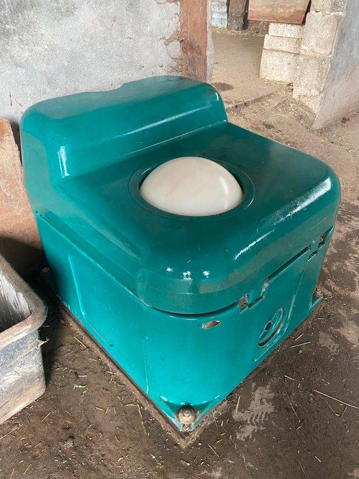 Te koop! Grote vlotter drinkbak SUEVIA mod 630, Dieren en Toebehoren, Paarden en Pony's | Overige Paardenspullen, Gebruikt, Ophalen