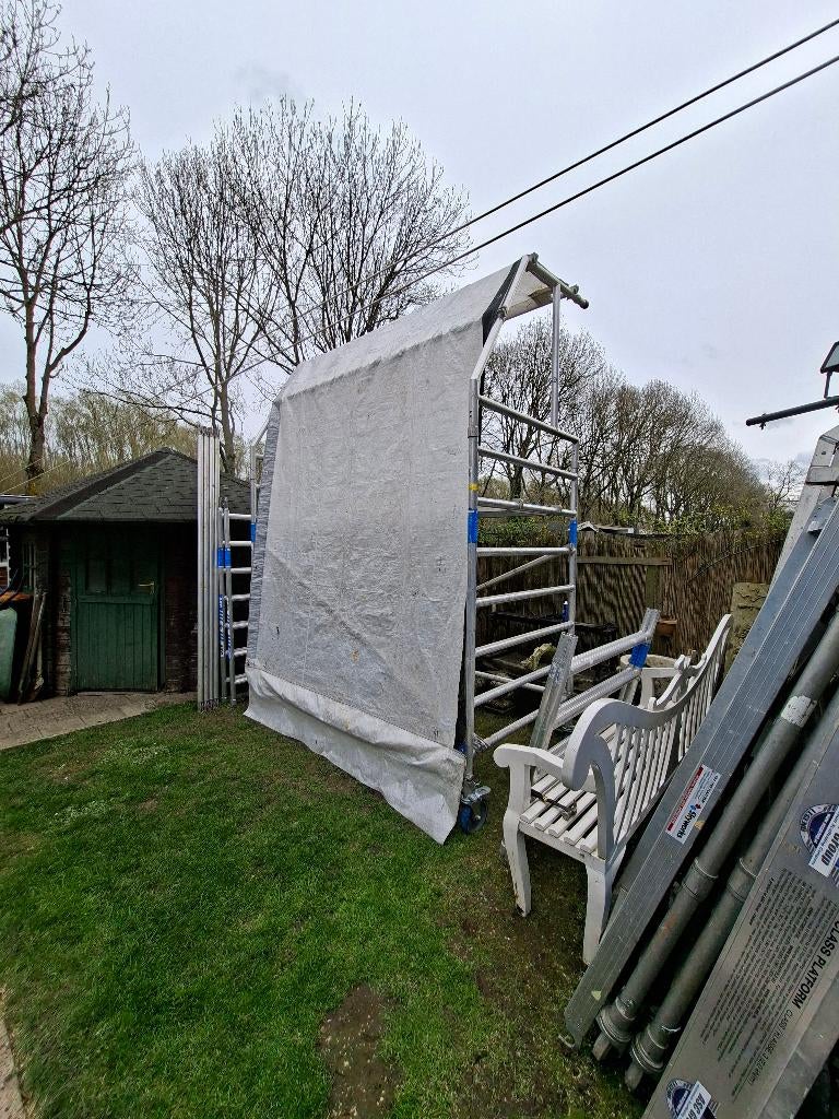 steiger TOP kwaliteit ASC-met regen scherm-hoogte ca 10 mtr., Ophalen, Zo goed als nieuw, Rolsteiger of Kamersteiger, 5 meter of hoger