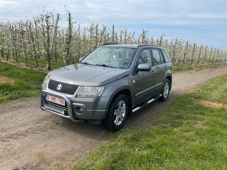 Grand vitara, Autos, Suzuki, Particulier, Grand Vitara, 4x4, Essence, SUV ou Tout-terrain, Boîte manuelle, Cuir, Quatre roues motrices / 4X4