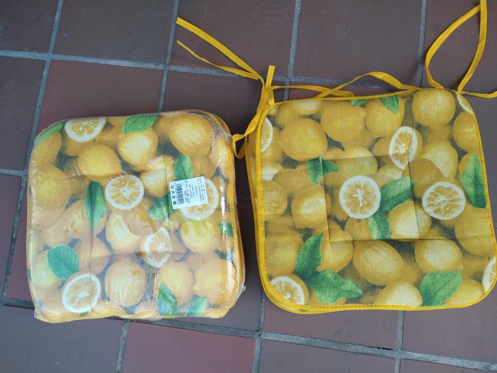 4 coussins pour chaises de jardin ou chaises de cuisine,, Enlèvement