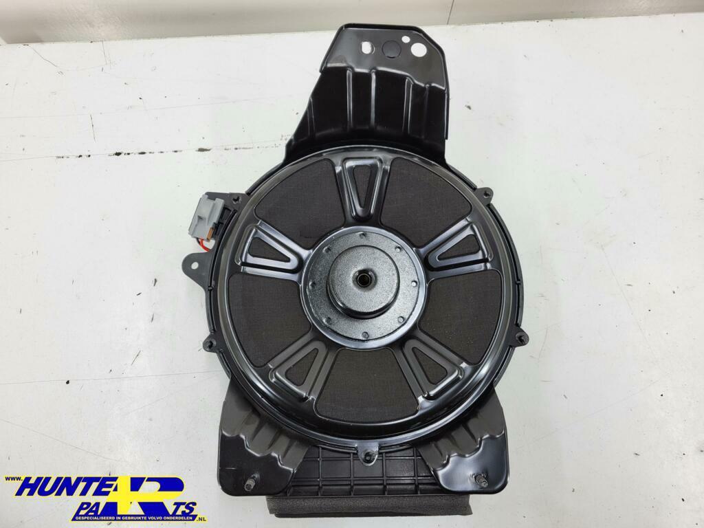 Subwoofer Volvo V90/S90.V90 Cross Country ('16-'22) 31489727, Gebruikt, Ophalen of Verzenden, Volvo, Volvo