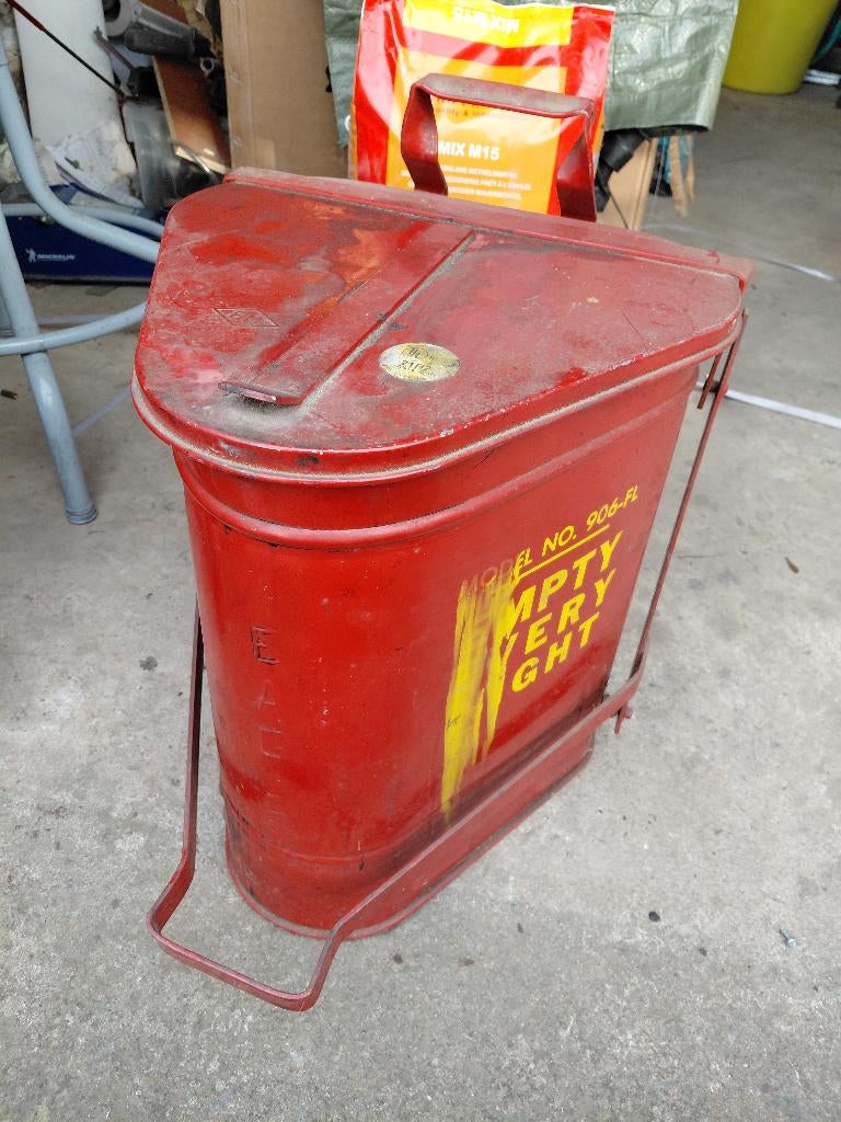 ancienne poubelle d'atelier, Enlèvement, Utilisé, Panneau publicitaire