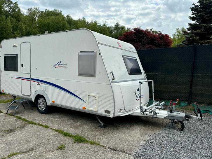 Caravane burstner averso avec airco - mover - auvent, Caravanes & Camping, Caravanes, Particulier, jusqu'à 4, 1000 - 1250 kg, Banquette en rond