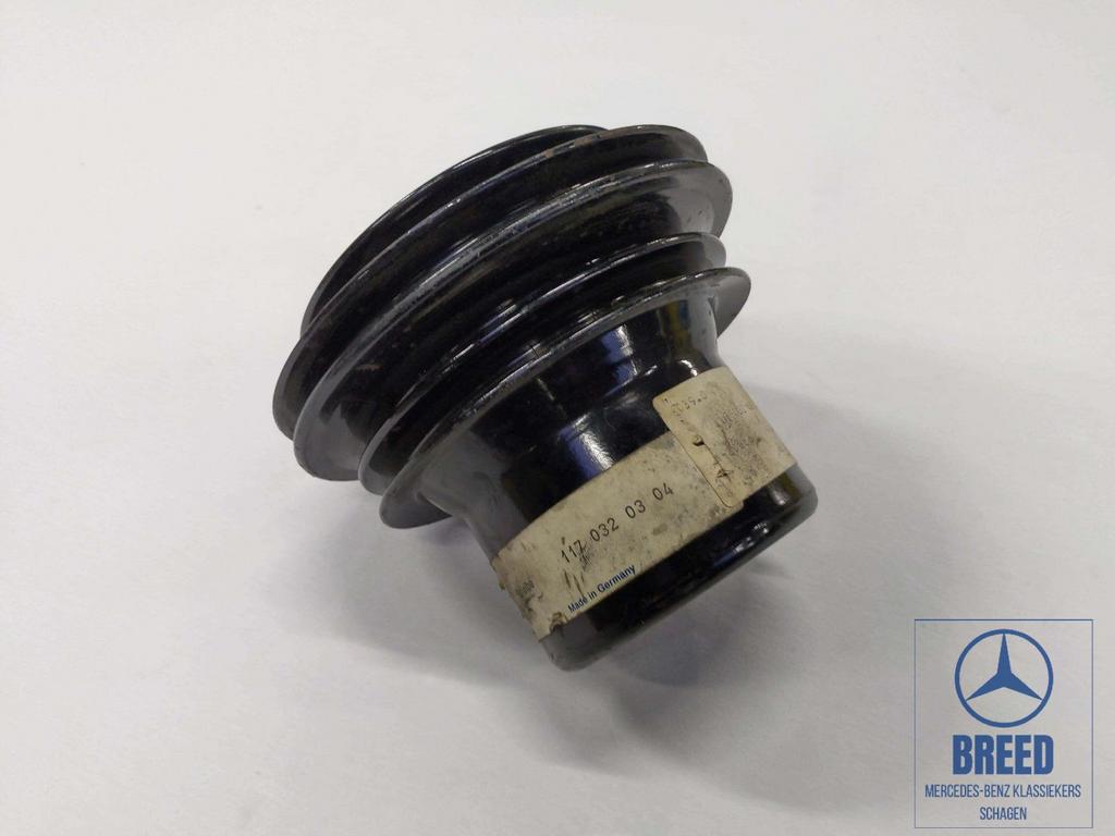 NOS Krukaspoelie voor Mercedes-Benz M117 450 motor R107 W116, Neuf, -, -, Enlèvement ou Envoi