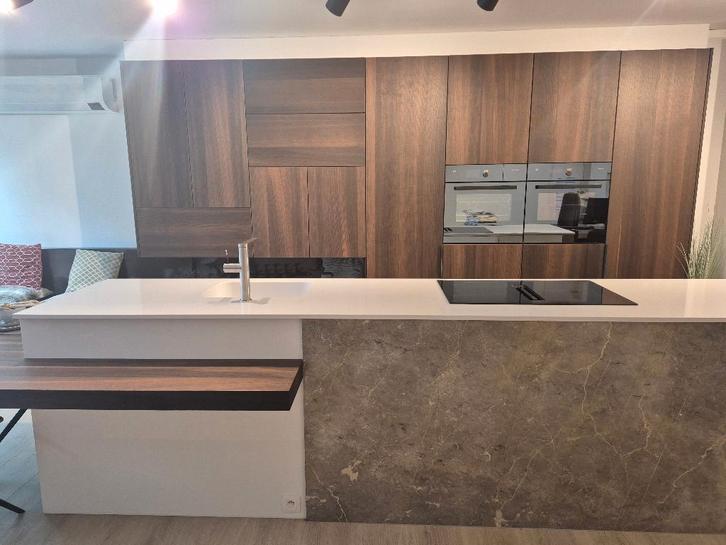 Showroomkeuken te koop!, Huis en Inrichting, Keuken | Complete keukens, Nieuw, Enkelwandige keuken, Overige kleuren, Composiet