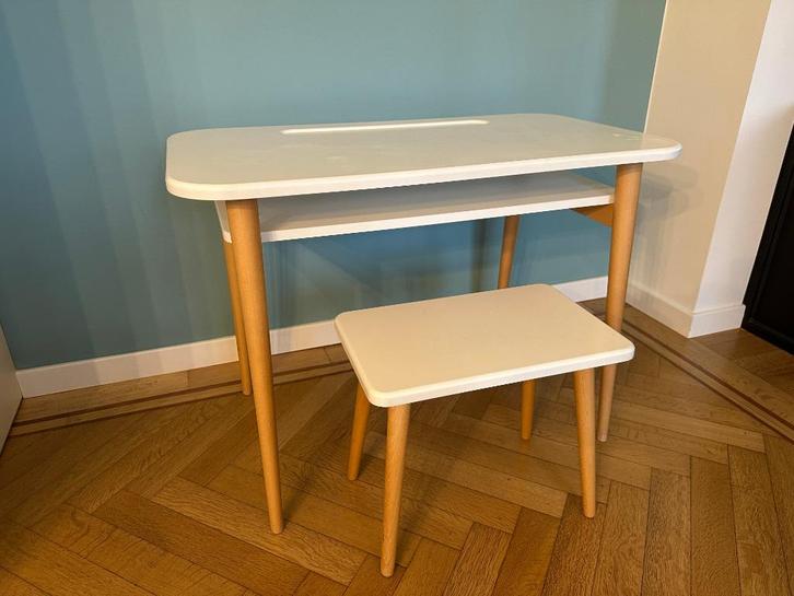 Heel mooi kinderbureautje met bankje, Kinderen en Baby's, Kinderkamer | Tafels en Stoelen, Gebruikt, Tafel(s) en Stoel(en), Ophalen of Verzenden