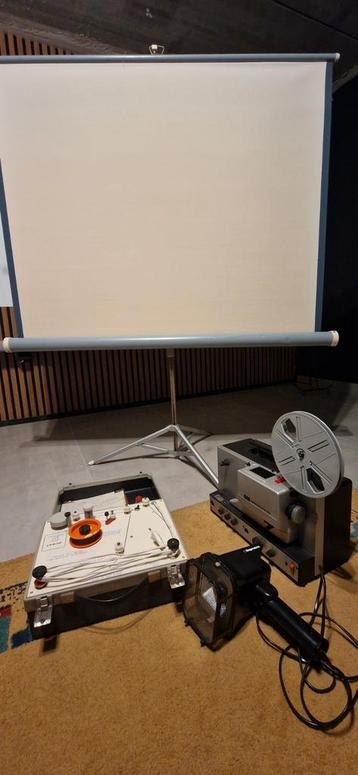 Projector + scherm +lamp+filmlijmbox beschikbaar voor biedingen