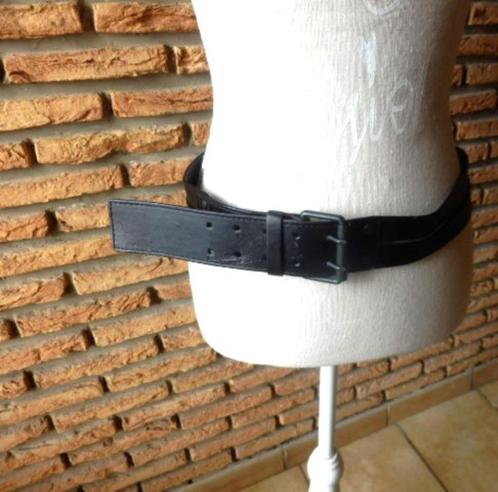 --(3) -ceinture noire doublée, Vêtements | Femmes, Ceintures, Porté, Ceinture, 100 cm ou plus, 3 à 5 cm, Noir, Enlèvement ou Envoi