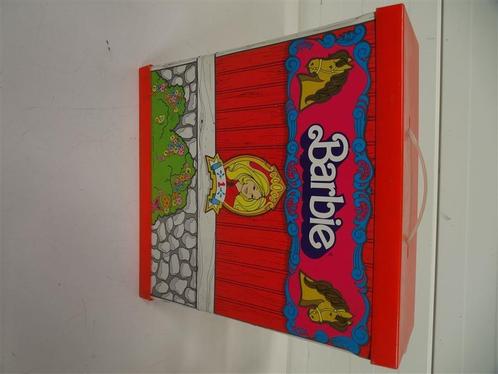 A6201 Vintage Barbie Europese Paardensport Fox Hollow Stal 1, Kinderen en Baby's, Speelgoed | Poppen, Gebruikt, Barbie, Ophalen of Verzenden