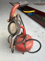 PERSLUCHTVAT MET BANDENBLAZER, Ophalen