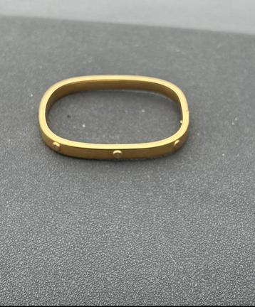 Gouden armband beschikbaar voor biedingen