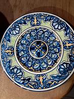 Deux Grands Plats signés, Enlèvement