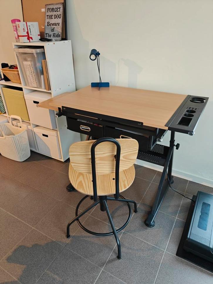 Tekentafel met stoel, Hobby en Vrije tijd, Tekenen, Ophalen
