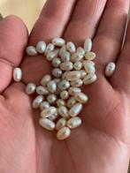 52 natuurlijke parels met gaatje, Handtassen en Accessoires, Kettingen, Ophalen, Zo goed als nieuw