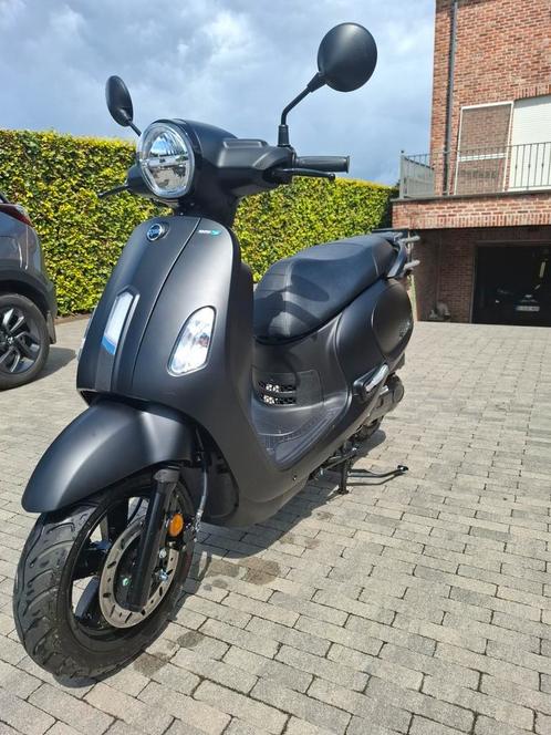 SYM fiddle 4 "NIEUW " B-klasse!!! Vespa look, Fietsen en Brommers, Scooters | SYM, Nieuw, Fiddle, Klasse B (45 km/u), Benzine