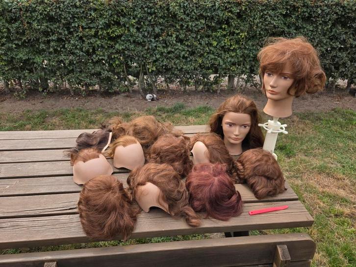 2 kappers hoofden van het merk pivot point., Hobby en Vrije tijd, Overige Hobby en Vrije tijd, Ophalen