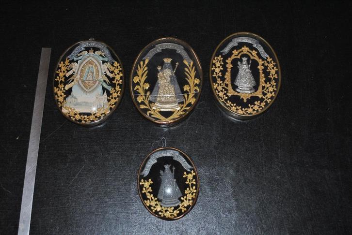 4 grote antieke 19e-eeuwse medaillons uit de Notre Dame de C, Antiek en Kunst, Antiek | Religieuze voorwerpen, Ophalen of Verzenden