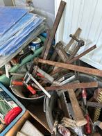 Diverse metsers gereedschap, Ophalen
