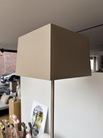 Staande lamp Axis beschikbaar voor biedingen