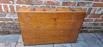 Oude houten schilderskoffer xl beschikbaar voor biedingen