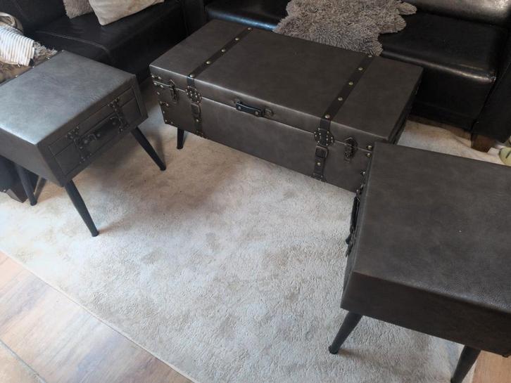 Grand coffre de rangement et deux tables avec tiroir, Maison & Meubles, Accessoires pour la Maison | Coffres, Enlèvement ou Envoi