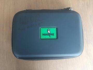 Gesigneerde case William O connor darts beschikbaar voor biedingen