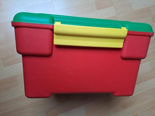 Grand coffre de rangement tricolore avec couvercle, Huis en Inrichting, Woonaccessoires | Kisten, Zo goed als nieuw, Ophalen of Verzenden