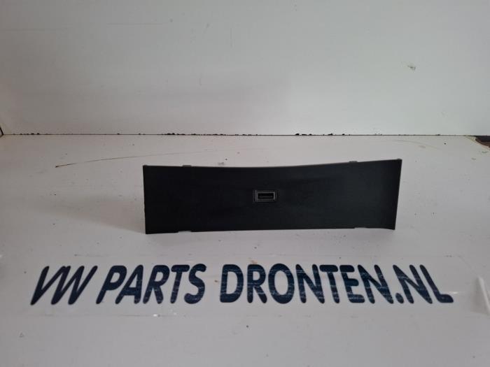 AUX/USB aansluiting van een Alfa Romeo Giulia, Auto-onderdelen, Elektronica en Kabels, Alfa Romeo, Gebruikt, 3 maanden garantie