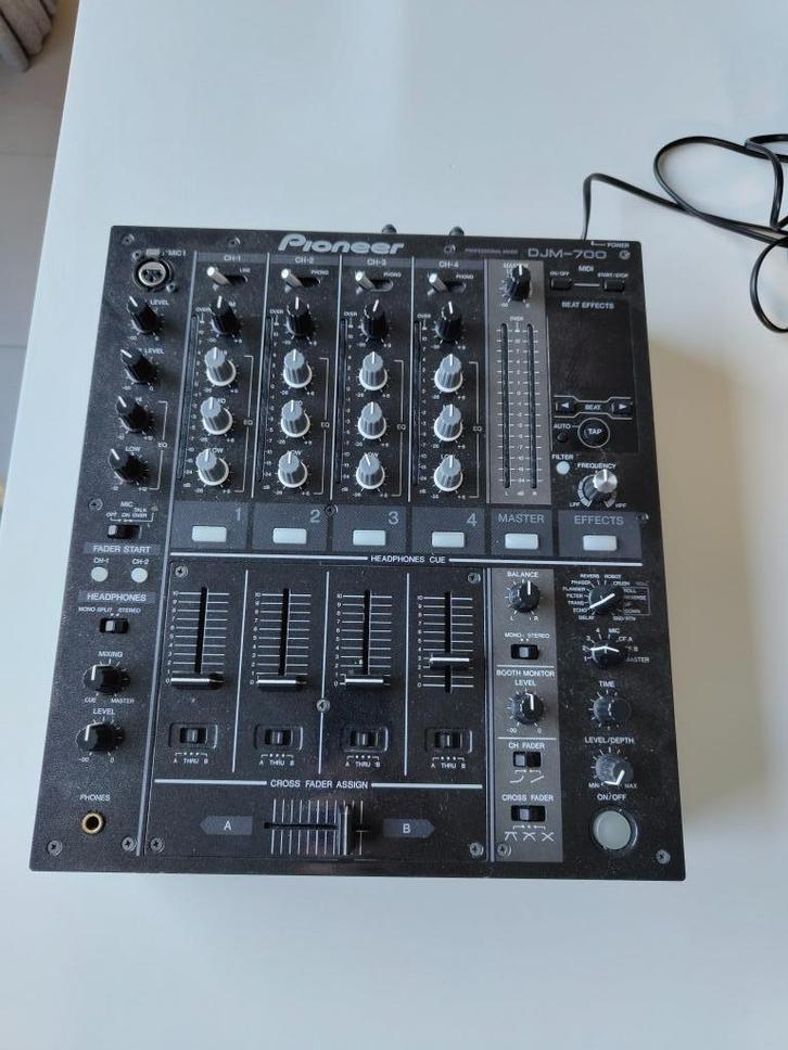 Pioneer DJM 700 + decksaver, Muziek en Instrumenten, Dj-sets en Draaitafels, Gebruikt, Dj-set, Pioneer, Ophalen