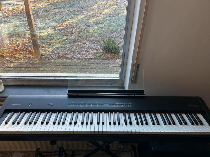 Digitale piano Roland FP50, Musique & Instruments, Claviers, Utilisé, 88 touches, Roland, Sensitif, Avec pied, Connexion MIDI