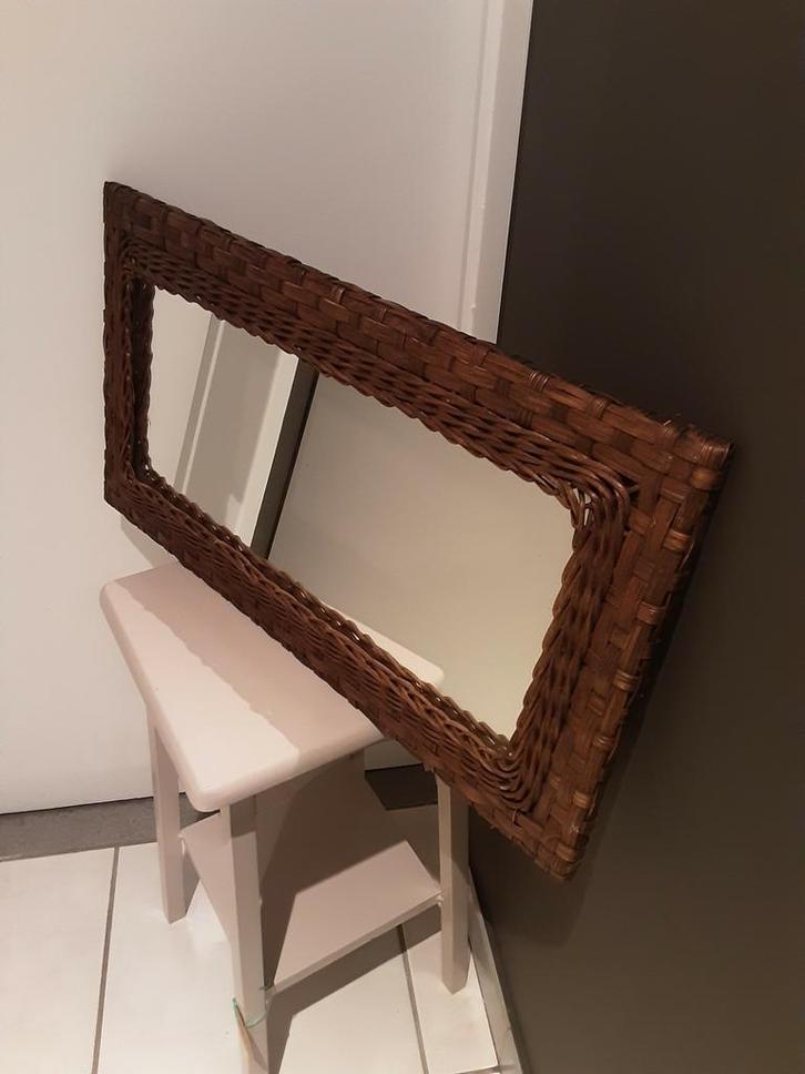 Spiegel rotan  omlijsting  !  MOOIE STAAT, Huis en Inrichting, Woonaccessoires | Spiegels, Zo goed als nieuw, Ophalen