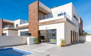 Luxe villa met prachtig bergzicht beschikbaar voor biedingen