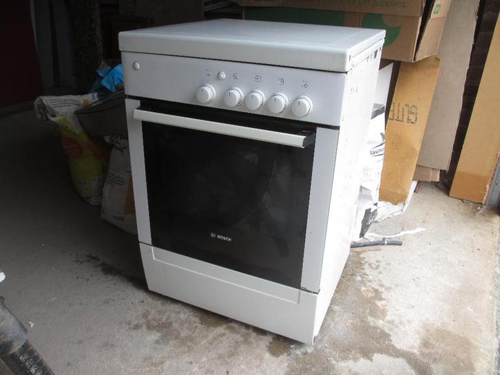 Gasfornuis + gratis dampkap, Elektronische apparatuur, Fornuizen, Gebruikt, Vrijstaand, Gas, 4 kookzones, Ophalen