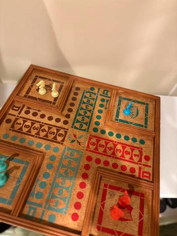 Vintage hout spelborden paardjes beschikbaar voor biedingen