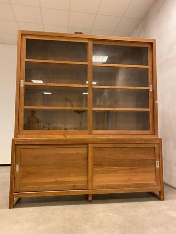 Meuble de buffet modèle de salle d'exposition en teck, Teck, 25 à 50 cm, 200 cm ou plus, Avec tablette(s)