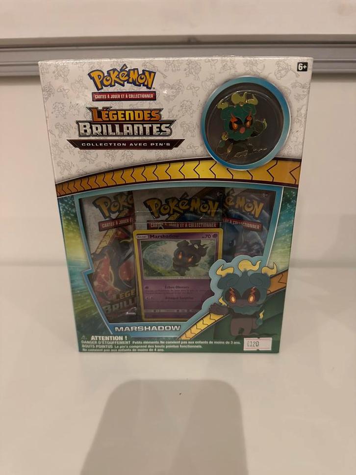 Collection avec pin’s marshadow FR, Hobby en Vrije tijd, Verzamelkaartspellen | Pokémon, Zo goed als nieuw, Boosterbox, Ophalen of Verzenden