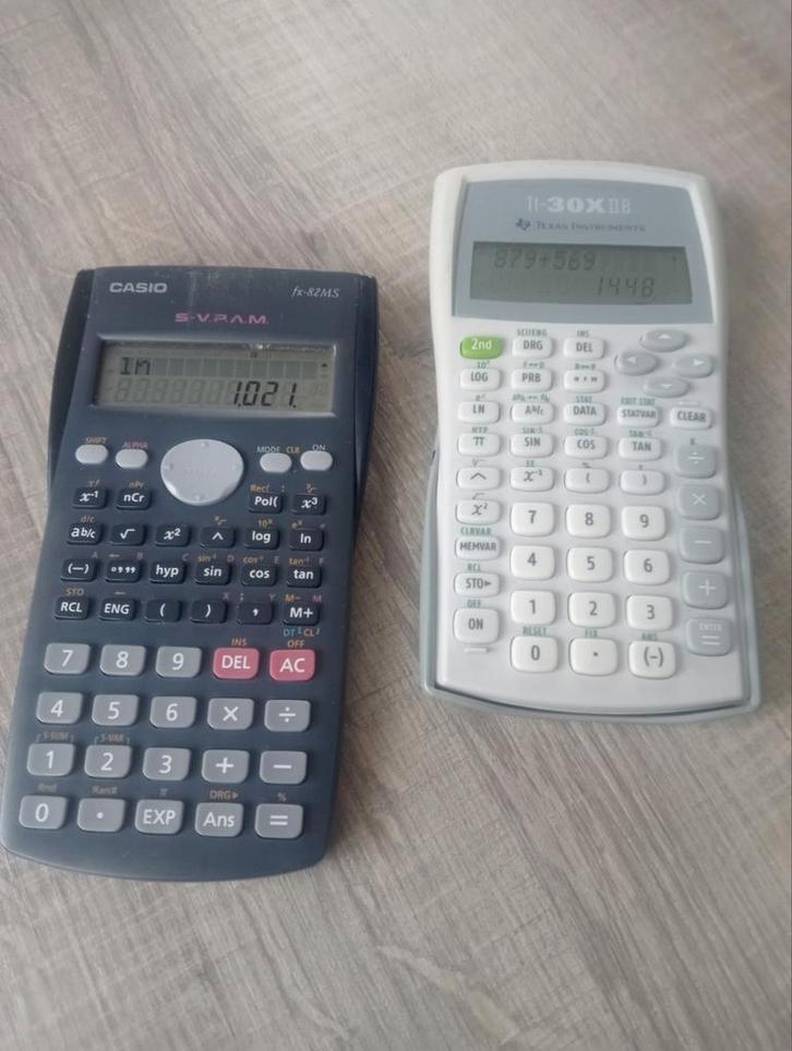 Texas Instruments en Casio wetenschappelijke rekenmachine, Divers, Calculatrices, Comme neuf, Calculatrices graphique, Enlèvement ou Envoi