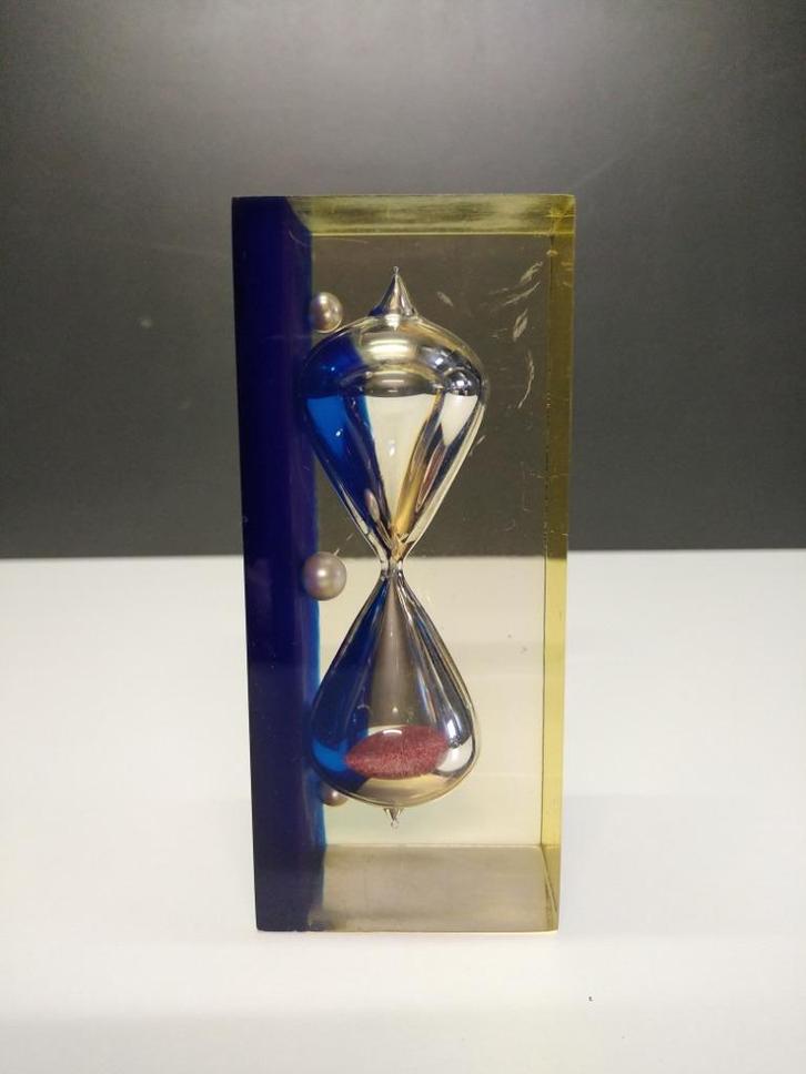 Vintage zandloper uit de jaren 70 in lucite/plexiglas, Antiek en Kunst, Curiosa en Brocante, Ophalen of Verzenden