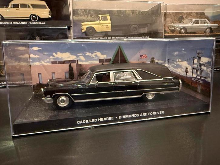 Cadillac Superior Hearse - James Bond, Hobby en Vrije tijd, Modelauto's | 1:43, Gebruikt, Auto, Universal Hobbies, Ophalen of Verzenden