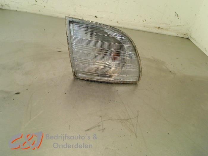 Feu clignotant droit d'un Mercedes Vito, Autos : Pièces & Accessoires, Éclairage, Mercedes-Benz, Utilisé, 3 mois de garantie, Enlèvement ou Envoi