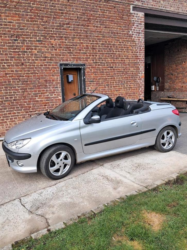 Te koop peugeot 206 cabrio !, Auto's, Peugeot, Particulier, ABS, Benzine, Euro 3, Cabriolet, 2 deurs, Handgeschakeld, Zilver of Grijs