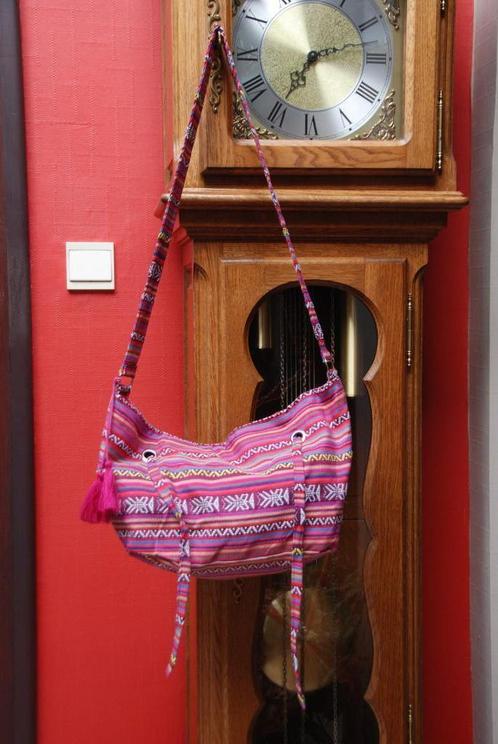 Mooie schoudertas van roze stof met batische print, Handtassen en Accessoires, Tassen | Damestassen, Zo goed als nieuw, Schoudertasje
